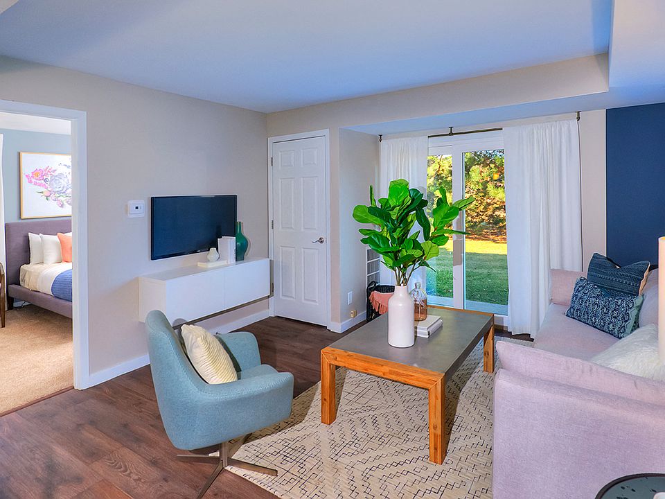 Fairways of Naperville Living Area