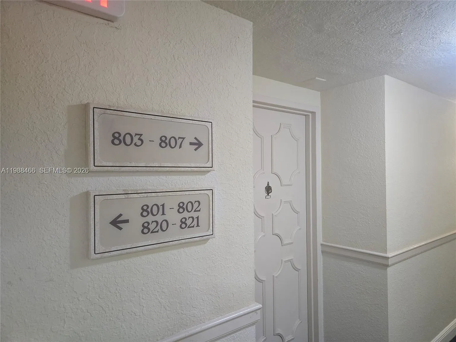 Alexander Towers Condo — Photo 2