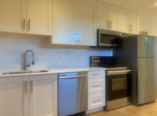 353 55th St #B, Delta, BC V4M 3J4