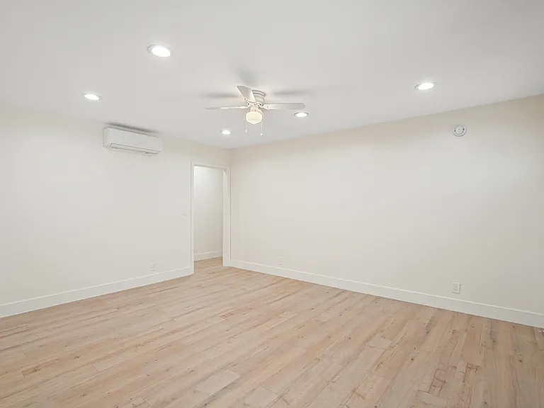 11461 Albers St #4 — Photo 10