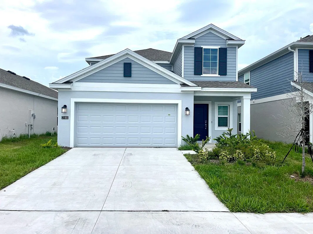 5 bed, 2.5 bath, 2370 sqft, $2,600 — Photo 1