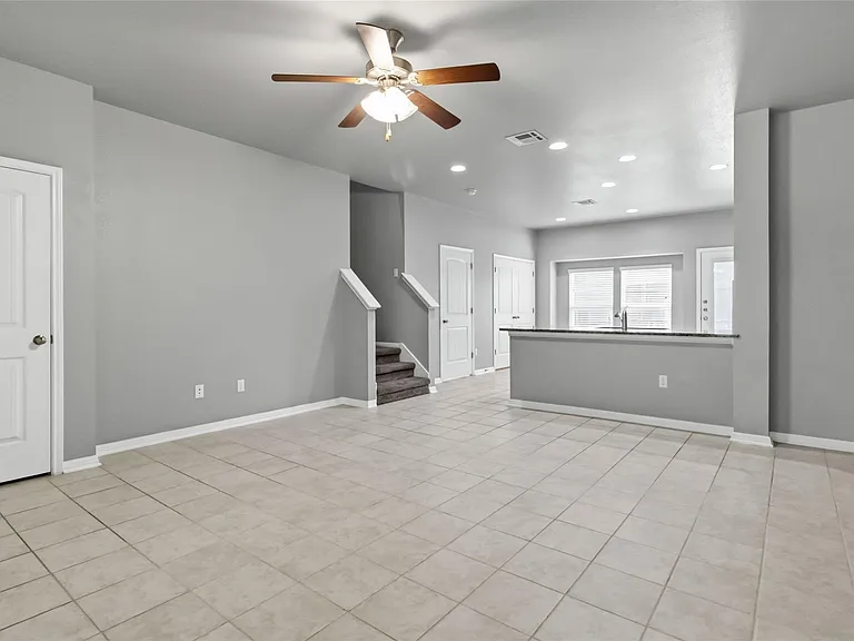 718 Stampede Rd — Photo 3