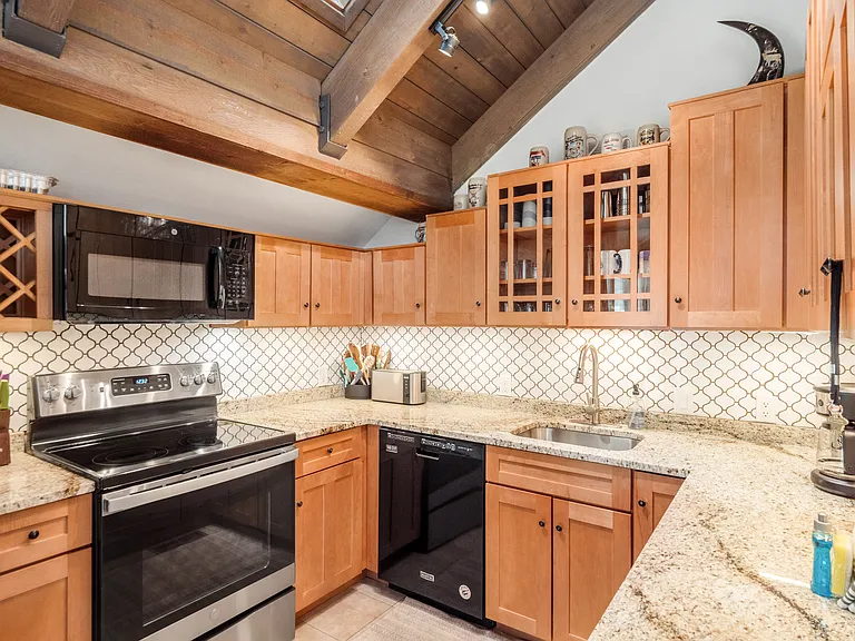 1446 Broken Lance Dr — Photo 11