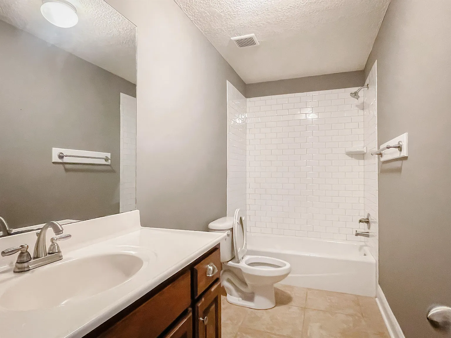 1616 Oxford Place — Photo 4