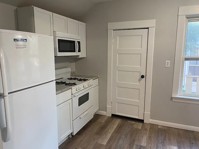 630 Chicago Ave — Photo 2