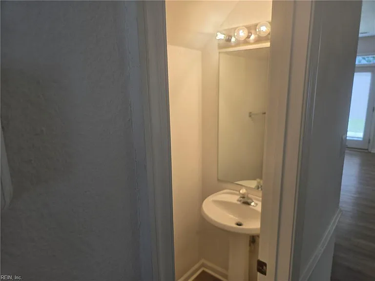 2591 Hartley St — Photo 9