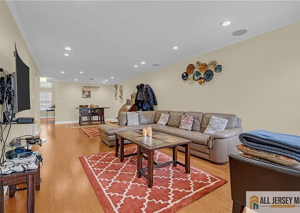 1st image of 305 Tuxford Ct #143