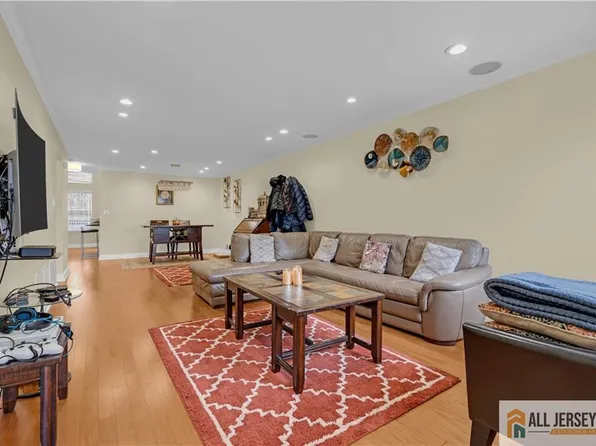 305 Tuxford Ct #143, Pennington, NJ 08534