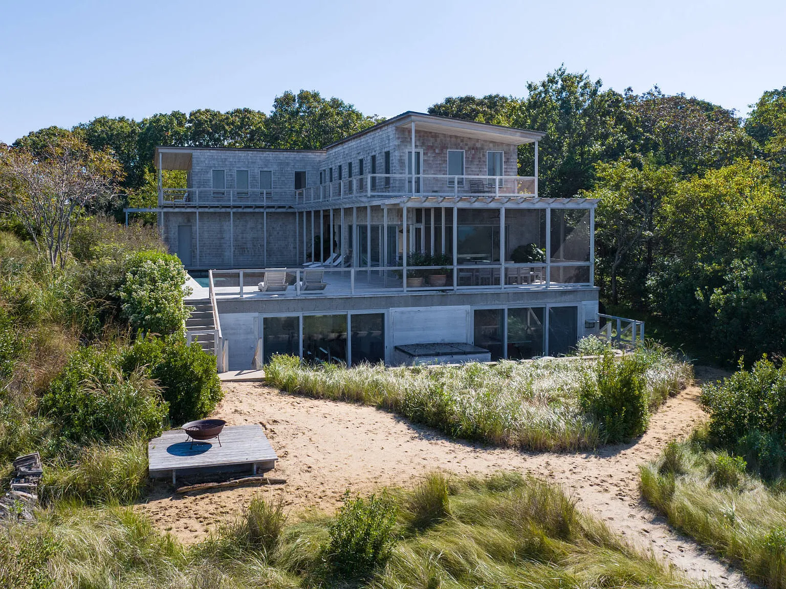 Life On The Beach — Photo 1