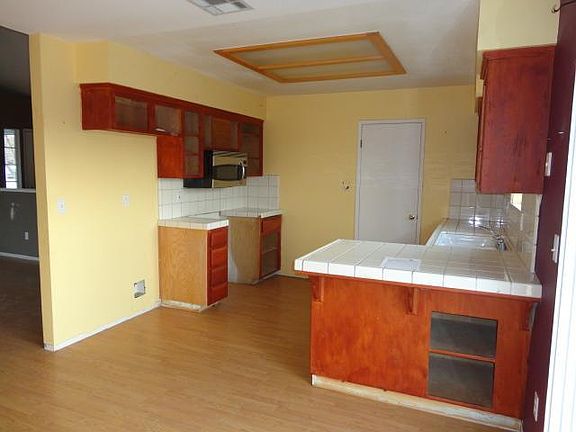 3rd image of 16956 Crystal Dr