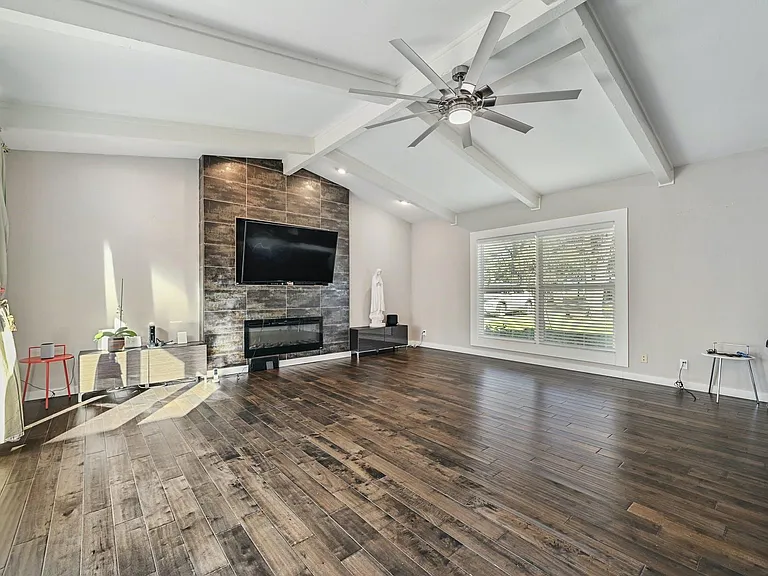 3105 Twilight Trl — Photo 10