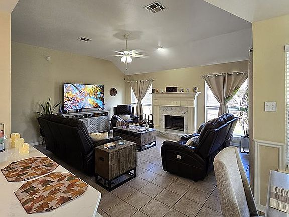 4th image of 3005 Oaklawn Dr