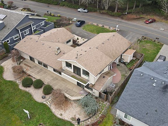 3rd image of 8218 Zircon Drive SW