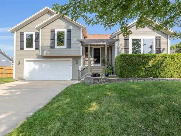 22648 S Madison St, Spring Hill, KS 66083