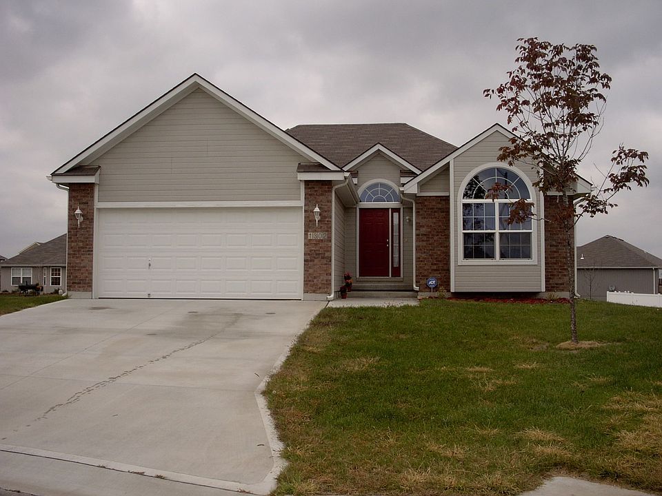 FSBO  only 30 miles from KCMO