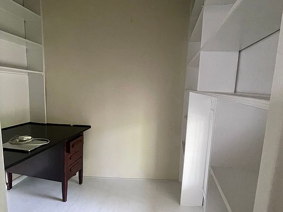 4th image of 2321 Bellfield Ave #3