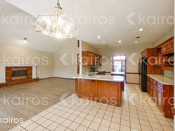 5th image of 1328 SW 121st Pl