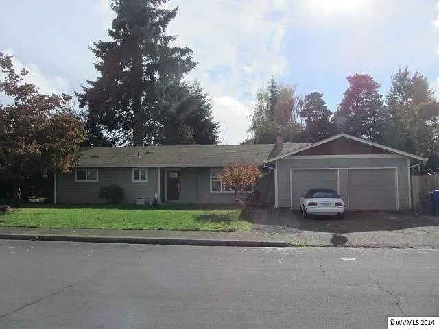 994 Espana Ave N photo 1