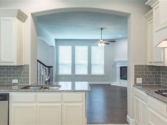 5th image of 4113 Rainey St