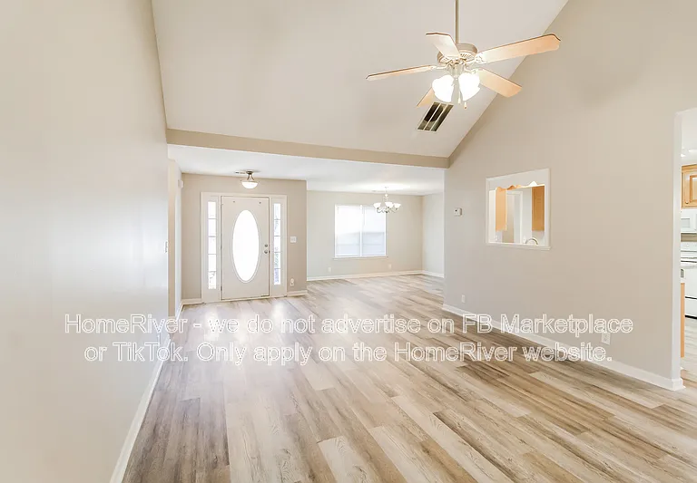 35 Chapman Way — Photo 4