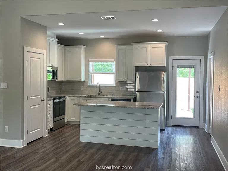 6475 FM 244 — Photo 12