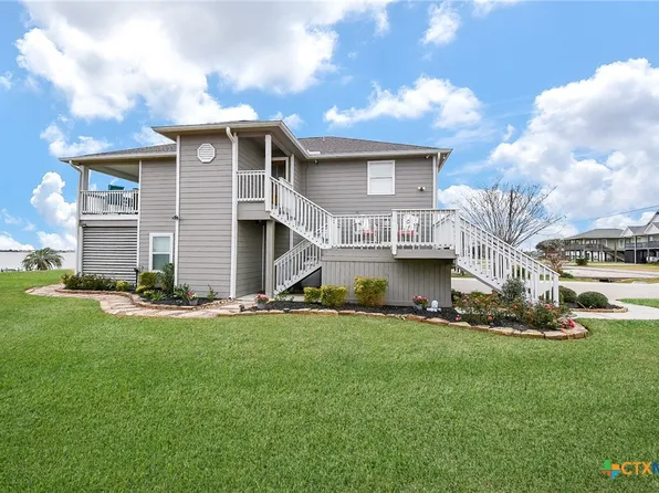 1616 W Bayshore Dr, Palacios, TX 77465