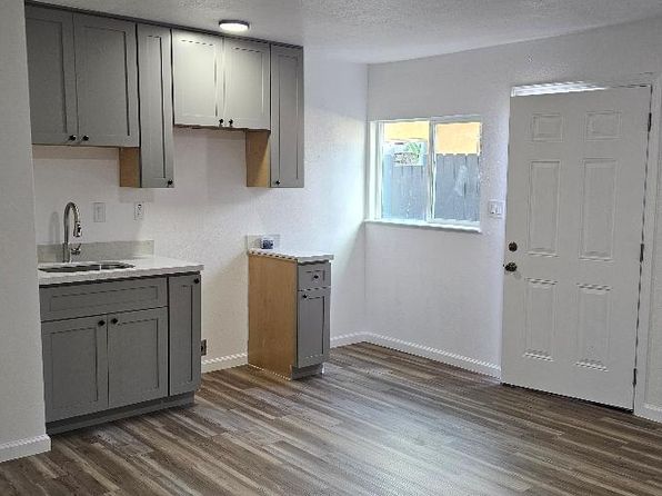 721 E Oak St, Stockton, CA 95202