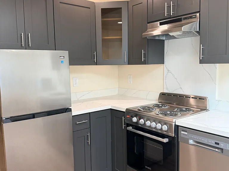 1321 Pine St — Photo 3