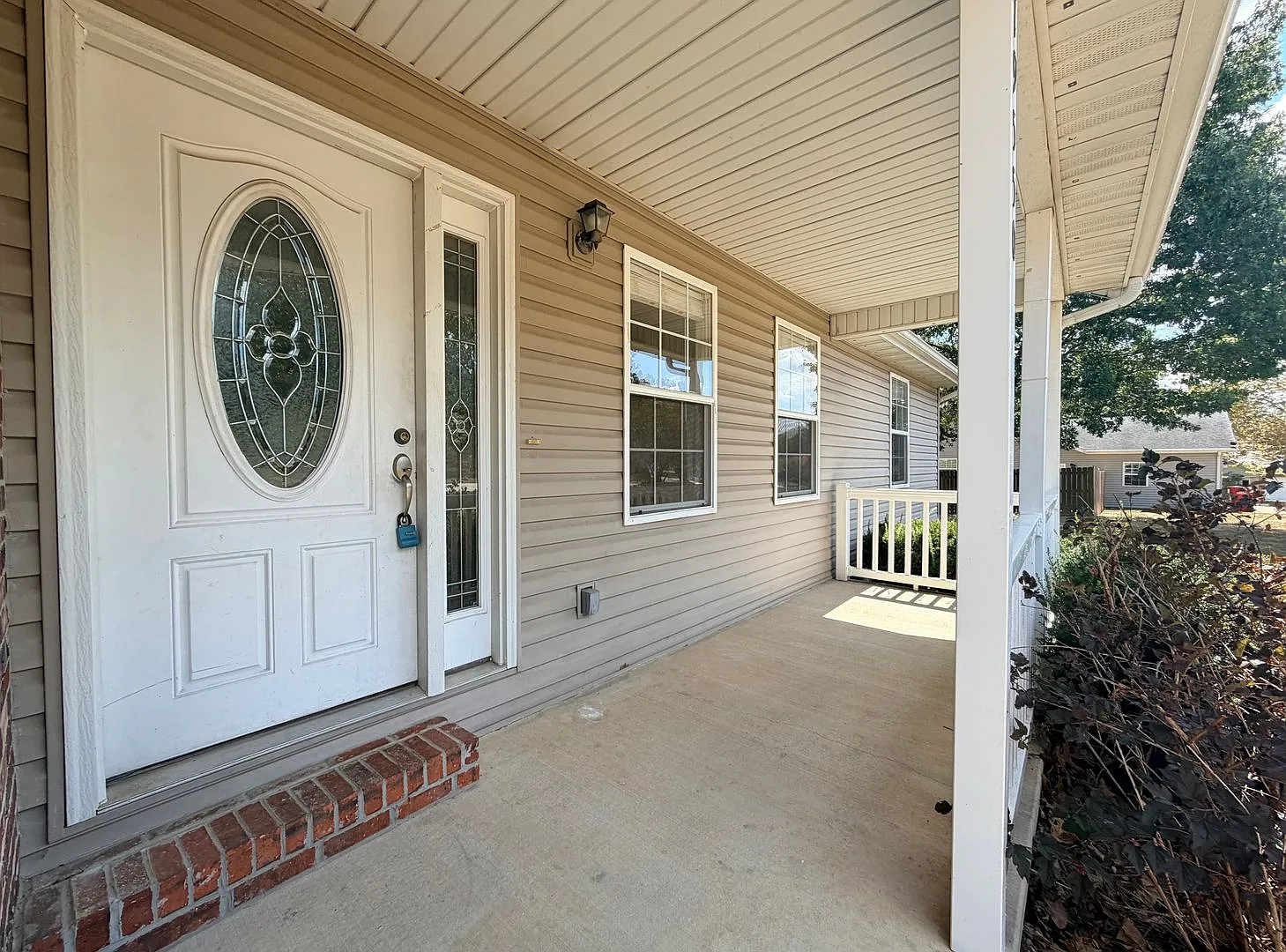 Lovely 3 Bedroom, 2 Bathroom Home! — Photo 3