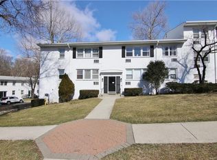 90 Avon Cir #1D, Pt Chester, NY 10573