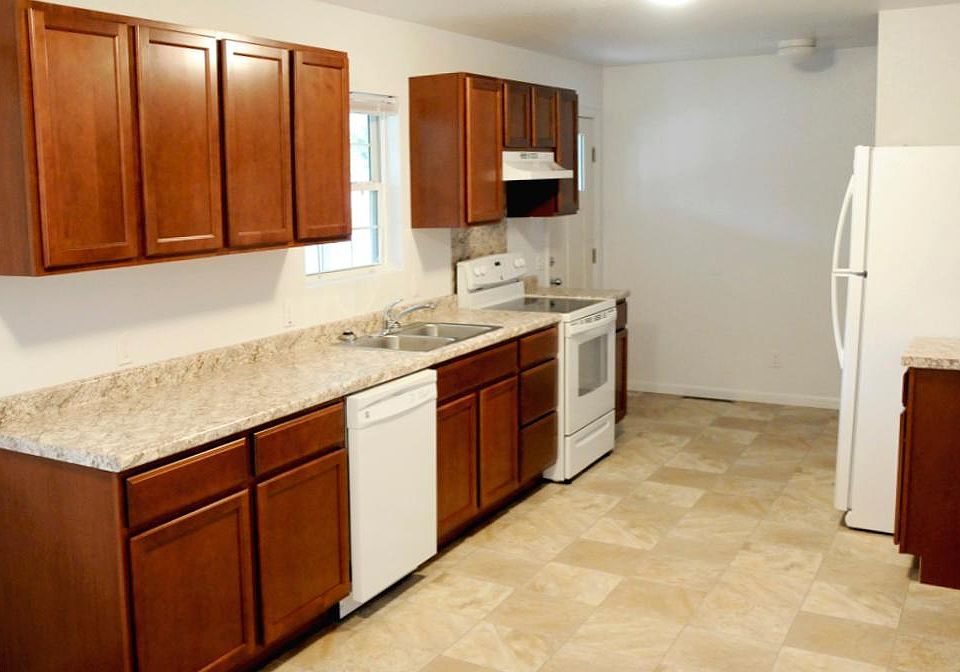 2nd image of 908 S Main St