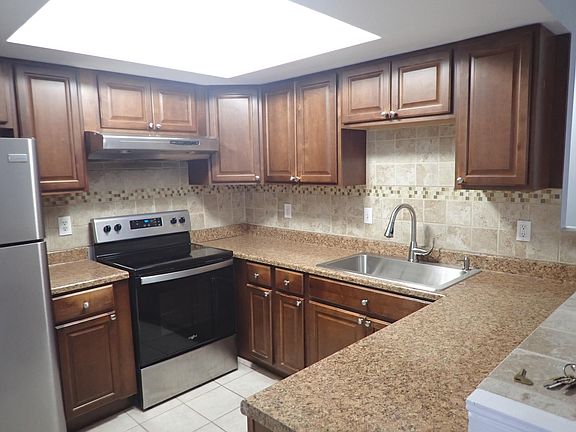 Kitchen. Stainless appliances.