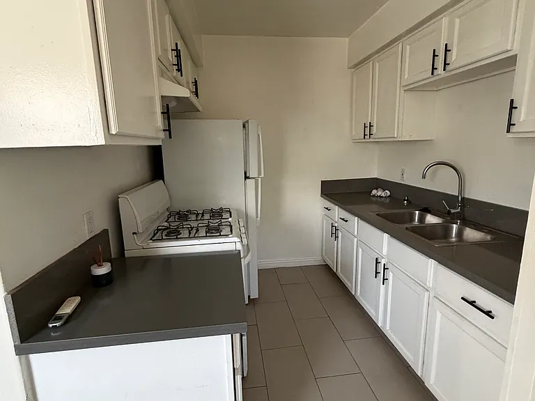 2033 Yosemite Dr — Photo 1
