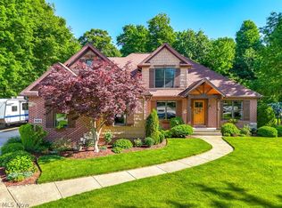 521 Woodsbend Cir, Tallmadge, OH