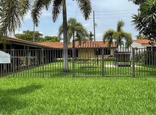 811 NE 10th St #4, Hallandale, FL 33009