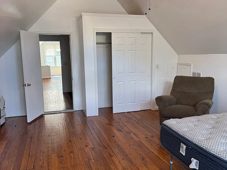 613-15 Kirkland St — Photo 8