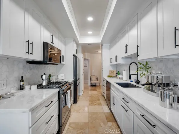 14572 Dickens St Unit 101, Sherman Oaks, CA 91403