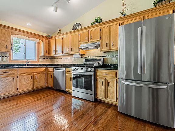 5th image of 1226 Country Dr