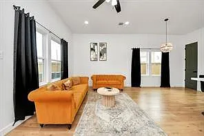 3 bed, 2.5 bath, 1655 sqft, $2,200 — Photo 4