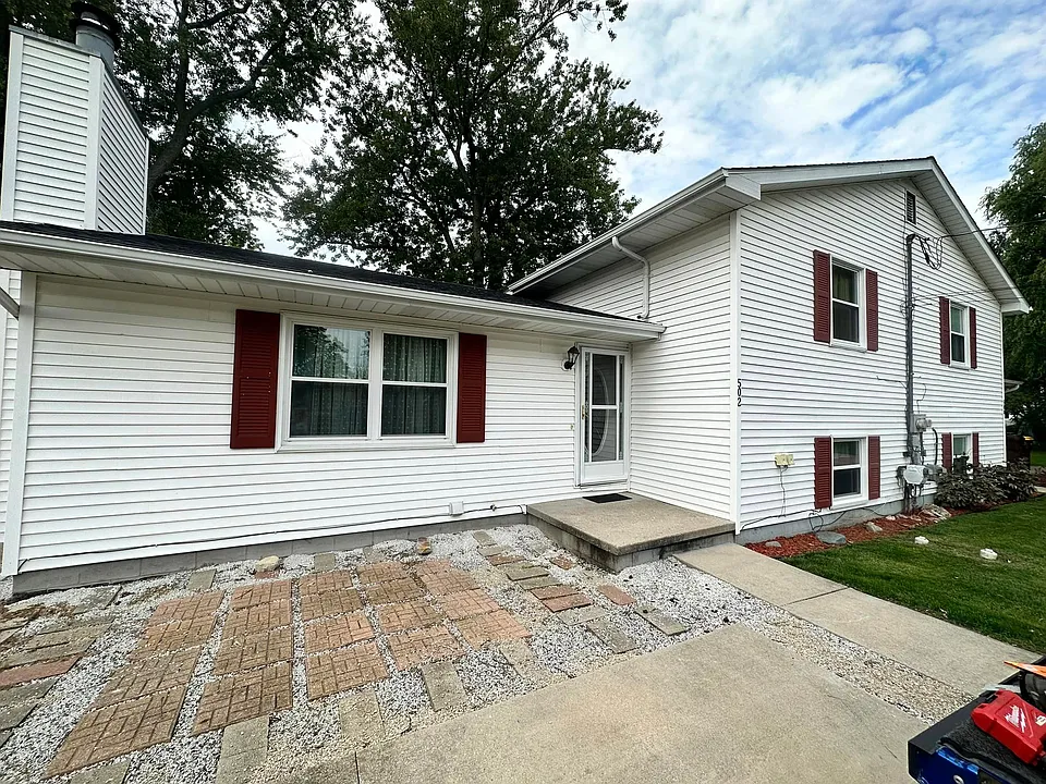 502 S River St #1