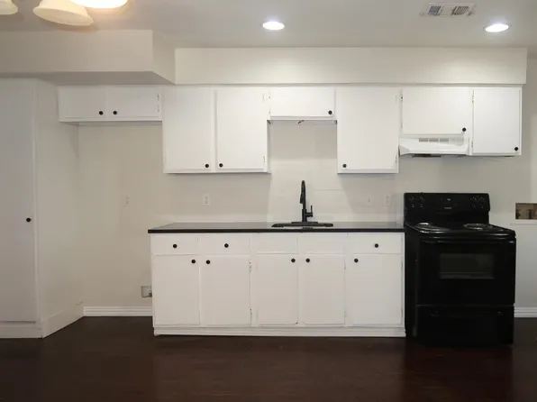 1215 Lowe St, Fort Worth, TX 76110