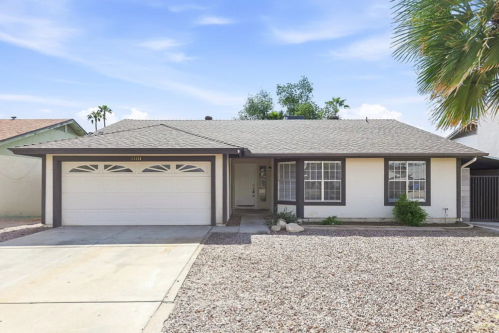 3 bed, 2.0 bath, 1700 sqft, $2,215 — Photo 1
