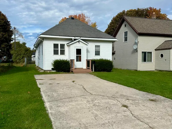 213 E Truman St, Newberry, MI 49868