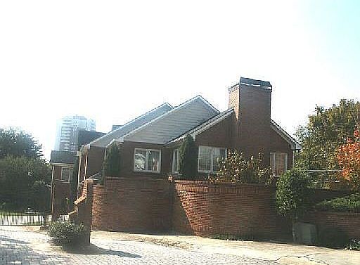 Gated community in Old Fourth Ward with easy access to I-75/85/20 etc.