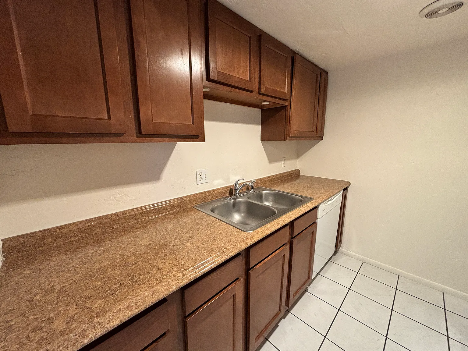2 bed, 866 sqft, $1,100 — Photo 4