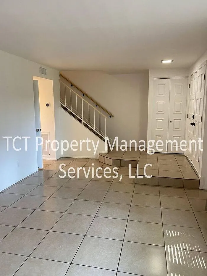 3 bed, 2.5 bath, 1656 sqft, $1,995 — Photo 3