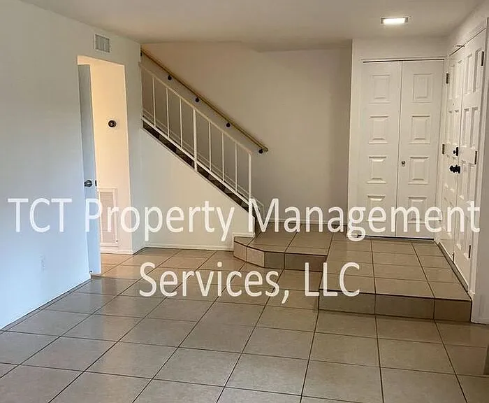 1725 E Ellis Dr — Photo 3