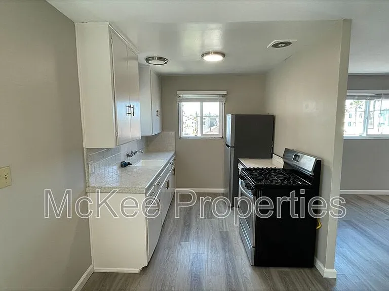 816 1/2 Diamond St — Photo 3