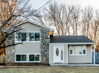 1127 Toll House Ln, Warminster, PA 18974