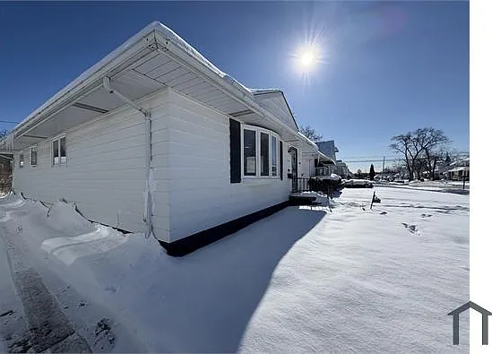 3 bed, 1176 sqft, $1,700 — Photo 1